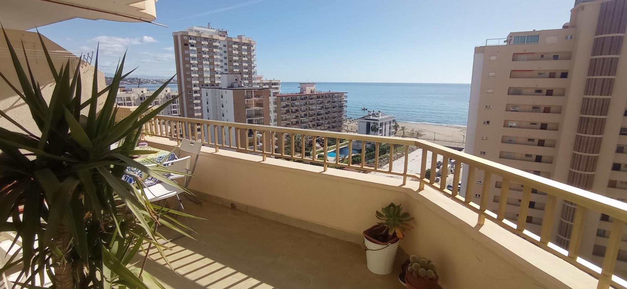 Apartamento Frente Al Mar Paz Y Relax Фуeнхирола Екстериор снимка